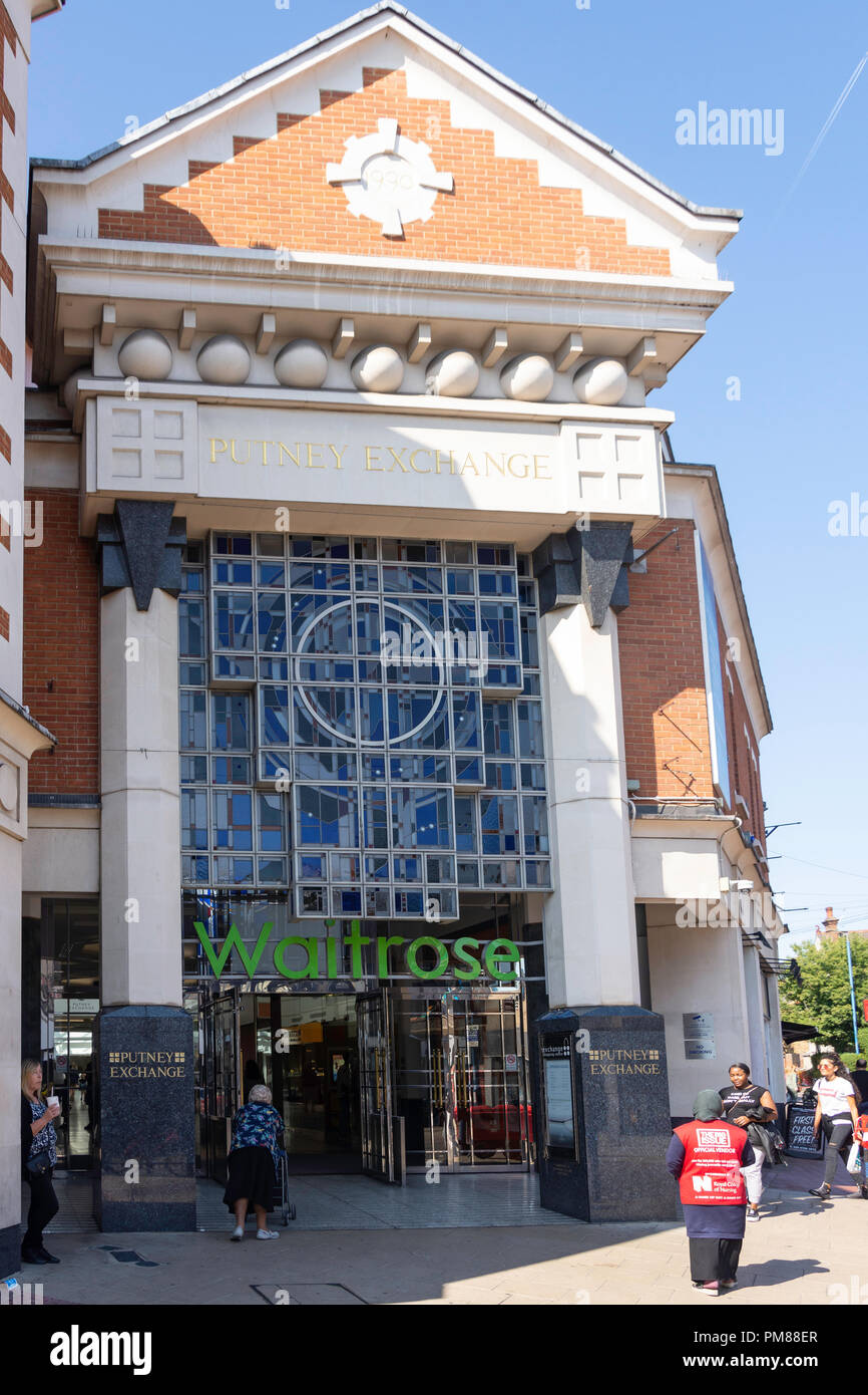 Entrée de supermarché Waitrose, l'échange commercial, High Street, Putney, Département de Wandsworth, Greater London, Angleterre, Royaume-Uni Banque D'Images