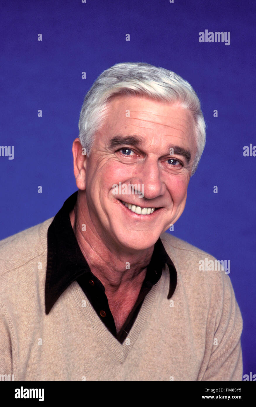 Publicité studio toujours de "Police Squad !' Leslie Nielsen 1982 Tous droits réservés de la référence du fichier #  31710139THA pour un usage éditorial uniquement Banque D'Images