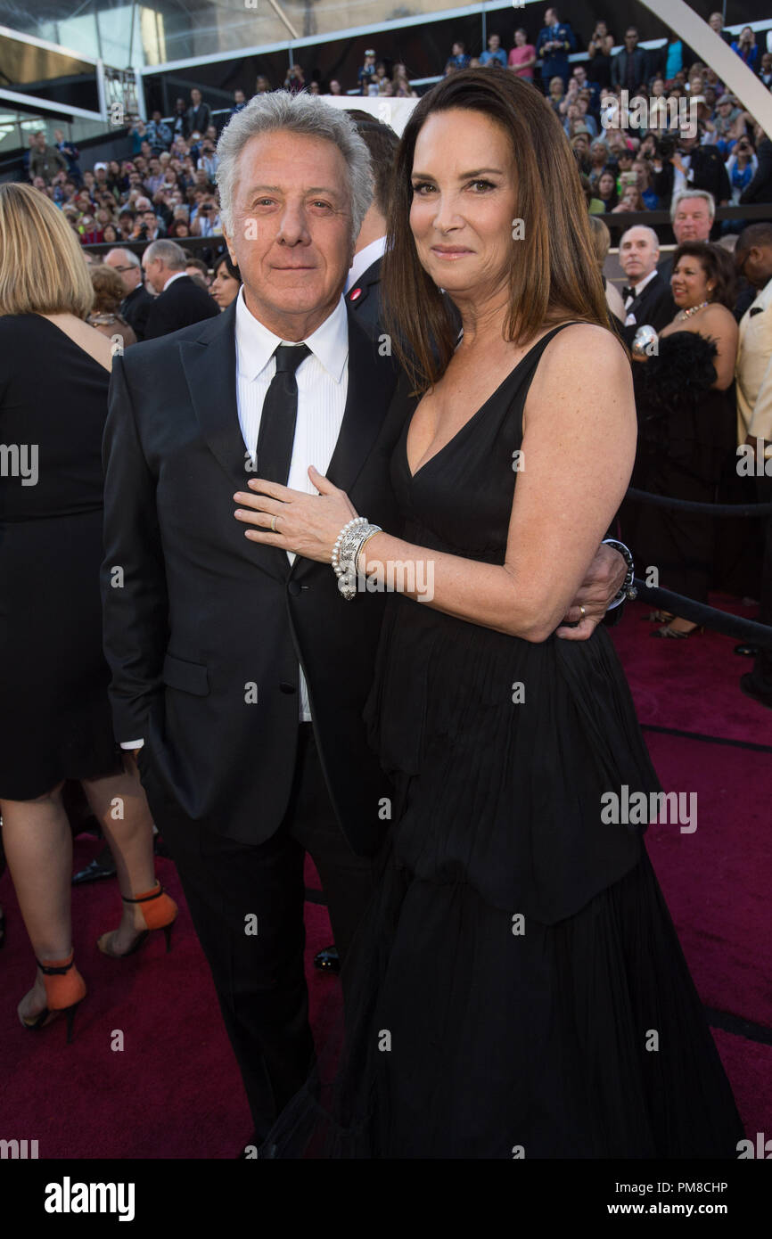 Dustin Hoffman et Lisa Hoffman arrivent pour les Oscars® au Théâtre Dolby® à Hollywood, CA, le 24 février 2013. Banque D'Images