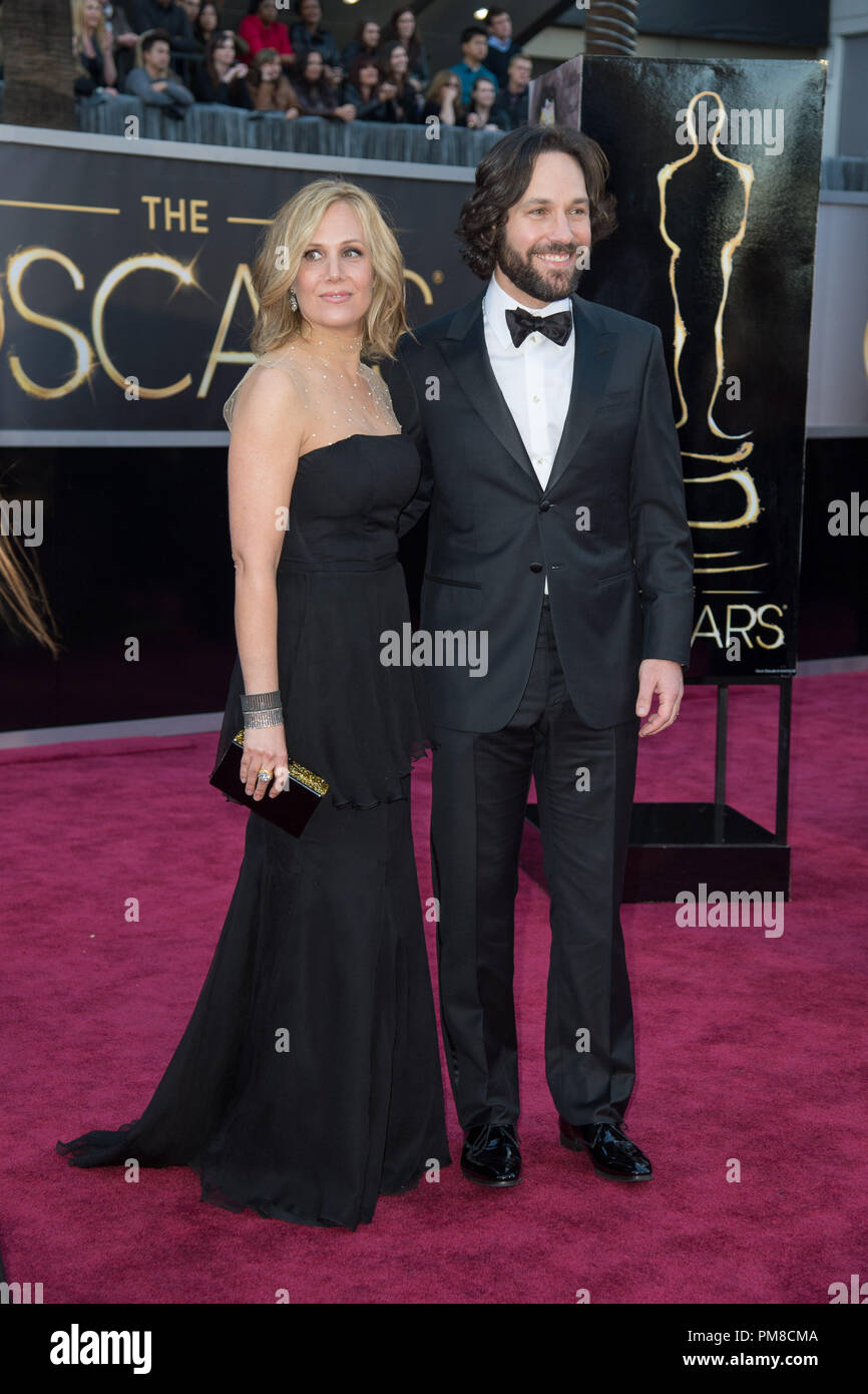Paul Rudd et Julie Yaeger arrivent pour les Oscars® au Théâtre Dolby® à Hollywood, CA, le 24 février 2013. Banque D'Images