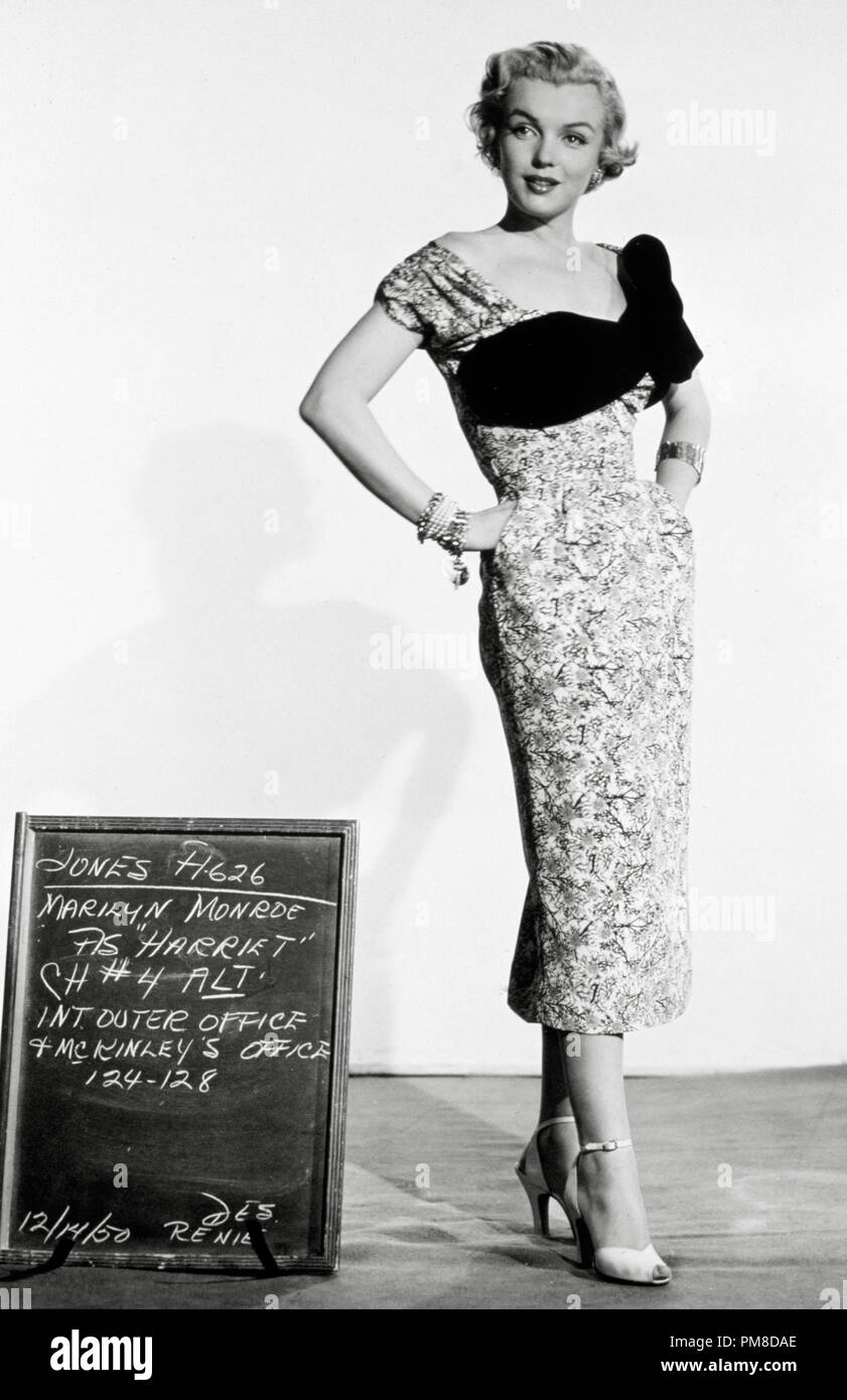 Marilyn Monroe armoire test pour 'aussi jeune que vous vous sentez' 1951 20th Century Fox de référence de dossier 31955 423THA Banque D'Images