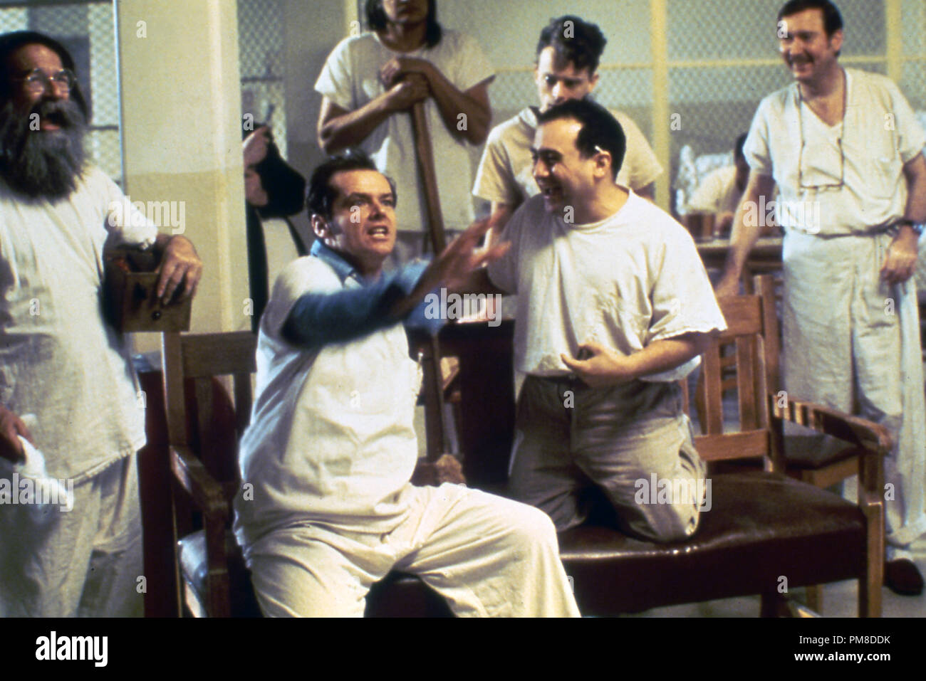 Publicité studio de photo du film "Vol au-dessus d'un nid de coucou' Delos C. Smith Jr., Jack Nicholson, Sampson, Brad Dourif, Danny DeVito, William Redfield 1975 Fantaisie Films référence #  31955 504THA Banque D'Images