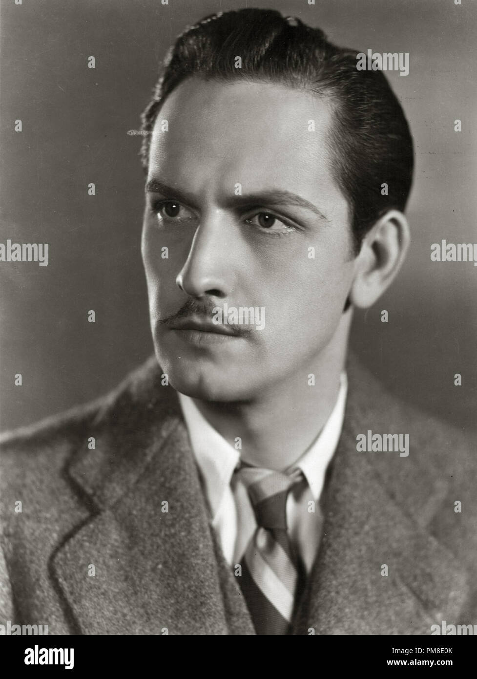 Fredric March vers 1937. Référence #  31202 Fichier 199THA Banque D'Images