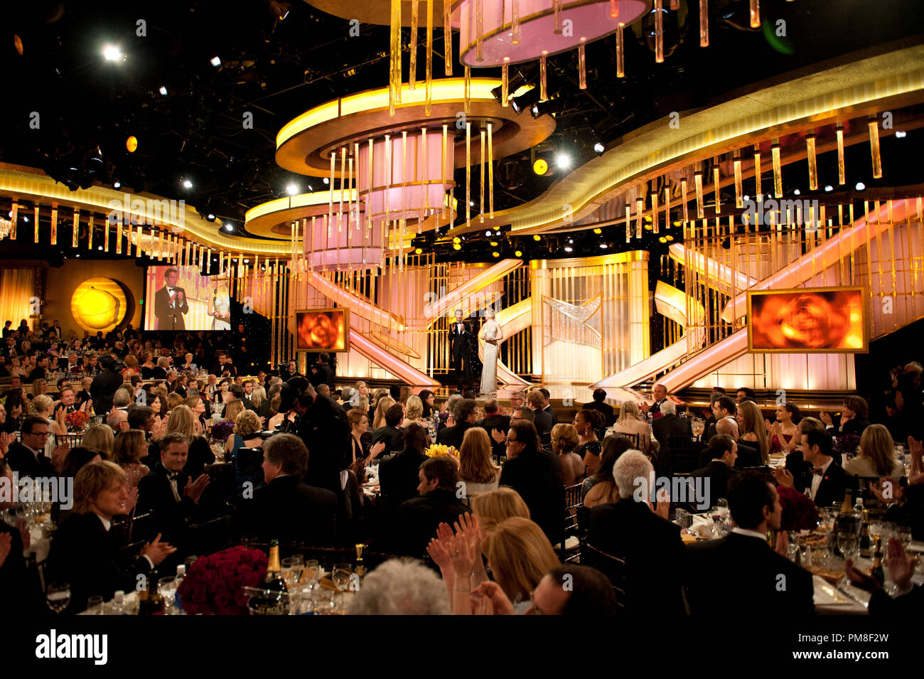 Clive Owen et Nicole Kidman présente le Golden Globe du meilleur scénario - annuel à la 69e Golden Globe Awards au Beverly Hotel de Beverly Hills, CA le dimanche, Janvier 15, 2012. Banque D'Images