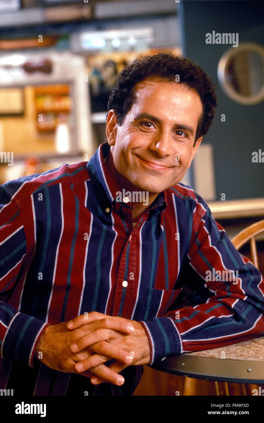 Photo du film / publicité encore de 'Ailes' Tony Shalhoub 1993 Référence de fichier #  31371016THA pour un usage éditorial uniquement Tous droits réservés Banque D'Images