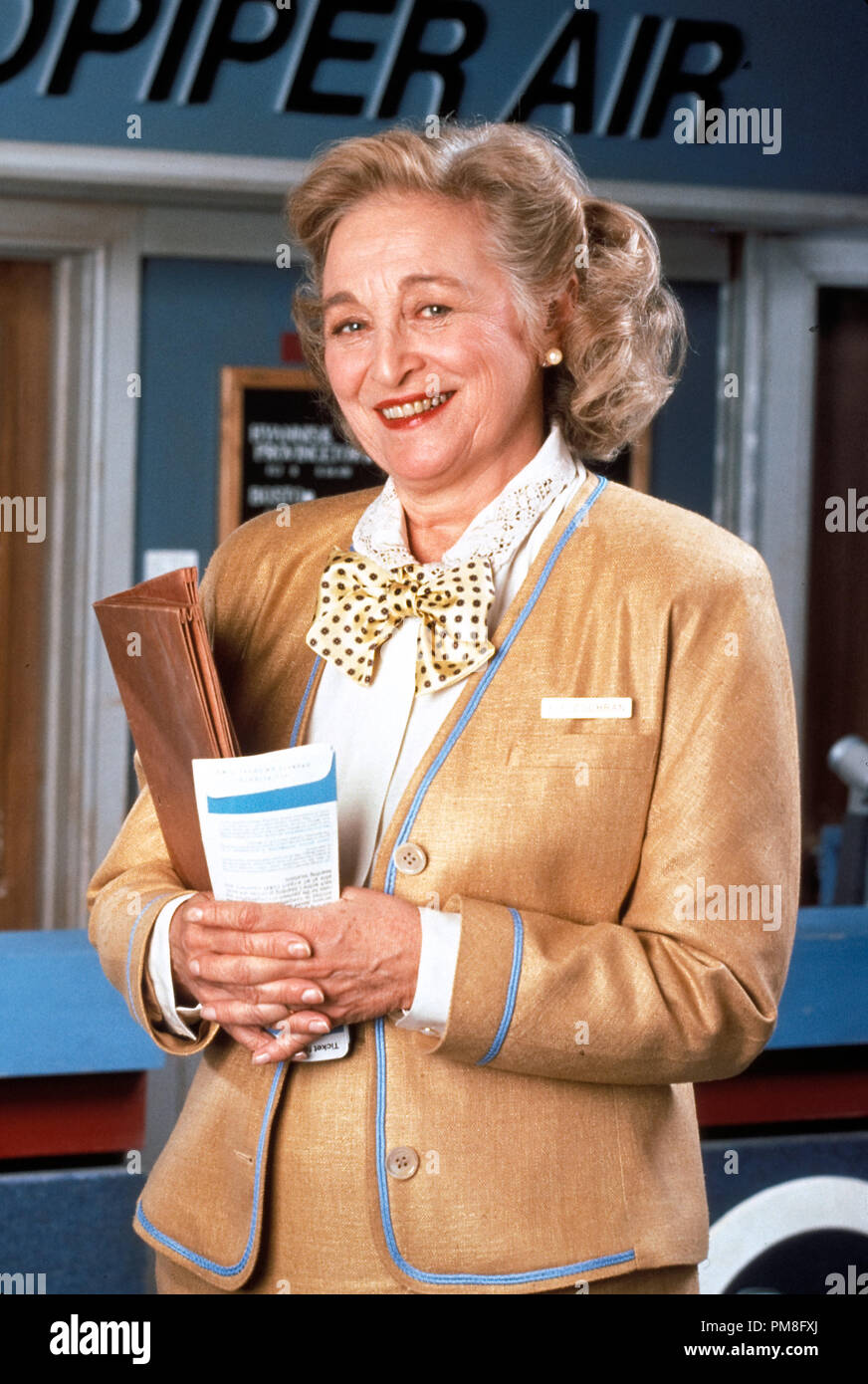 Photo du film / publicité encore de 'Ailes' Rebecca Schull 1993 Référence de fichier #  31371020THA pour un usage éditorial uniquement Tous droits réservés Banque D'Images