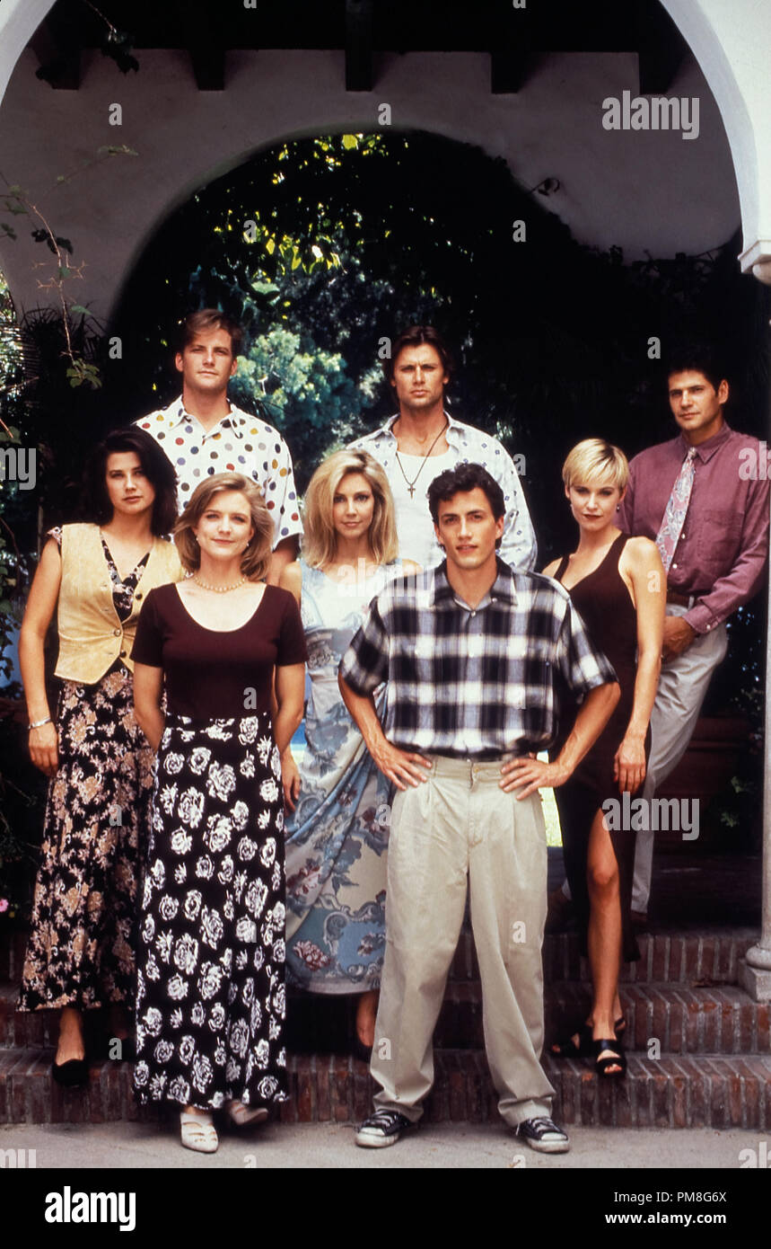 Photo du film / publicité encore 'Melrose Place' de Doug Savant, Grant Show, Thomas Calabro, Daphne Zuniga, Courtney Thorne-Smith, Heather Locklear, Andrew Shue, Josie Bissett 1993 Référence de fichier #  31371230THA pour un usage éditorial uniquement Tous droits réservés Banque D'Images