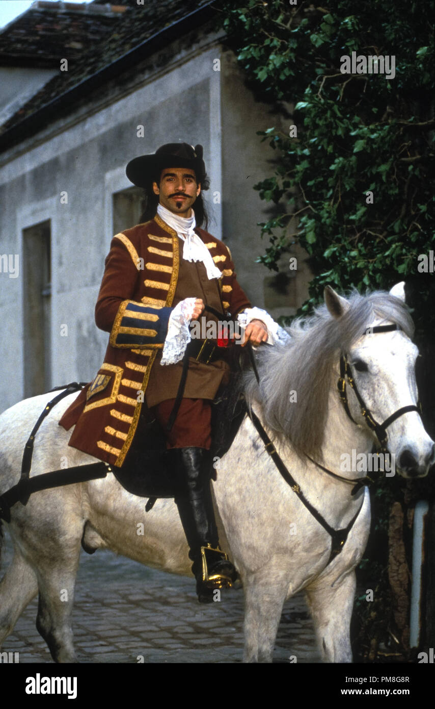 Photo du film / publicité encore de 'la série Highlander, Adrian Paul 1993 Référence de fichier #  31371277THA pour un usage éditorial uniquement Tous droits réservés Banque D'Images