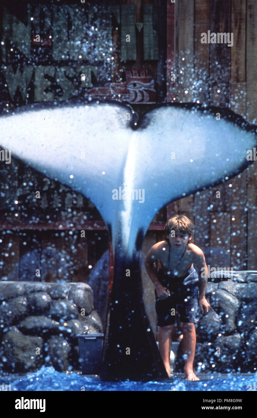 Photo du film / publicité encore de 'Free Willy' Jason James Richter © 1993 Warner Photo Credit : Ron Batzdorff Référence de fichier #  31371299THA pour un usage éditorial uniquement Tous droits réservés Banque D'Images