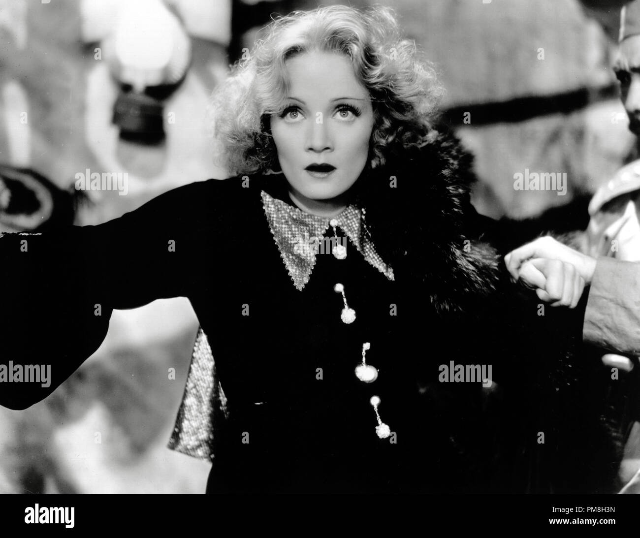 (Archivage classique du cinéma - Marlene Dietrich rétrospective) 'Shanghai Express' Marlene Dietrich 1932 Cinéma Paramount Publishers Collection de référence de dossier 31496 018THA Banque D'Images