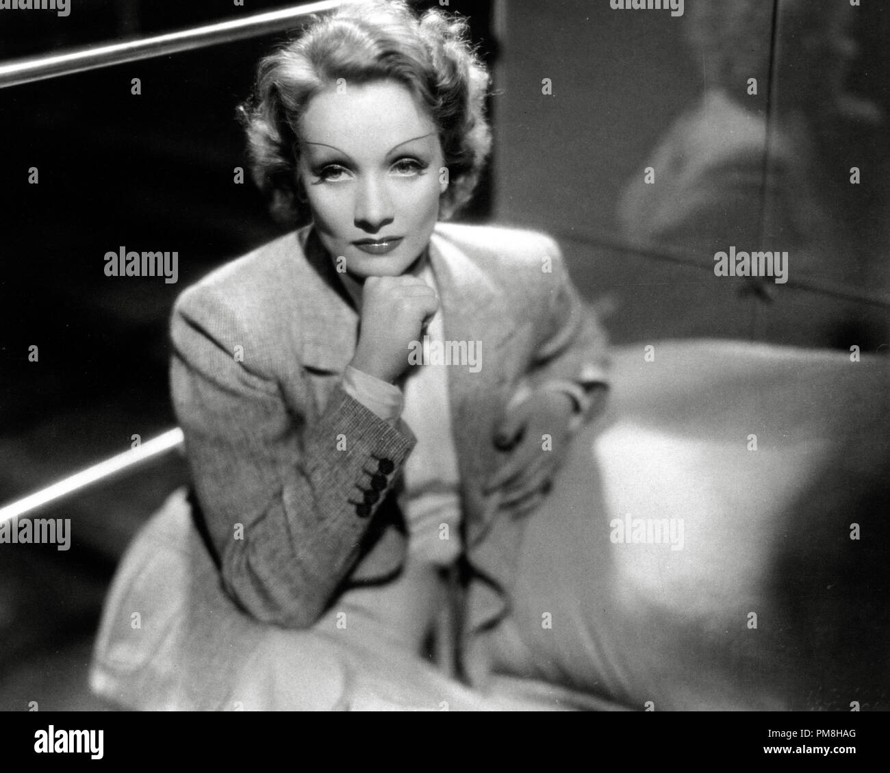 (Archivage classique du cinéma - Rétrospective) Marlene Dietrich Marlene Dietrich, 1935 Collection Cinéma Référence #  31496 Fichier 105THA Banque D'Images