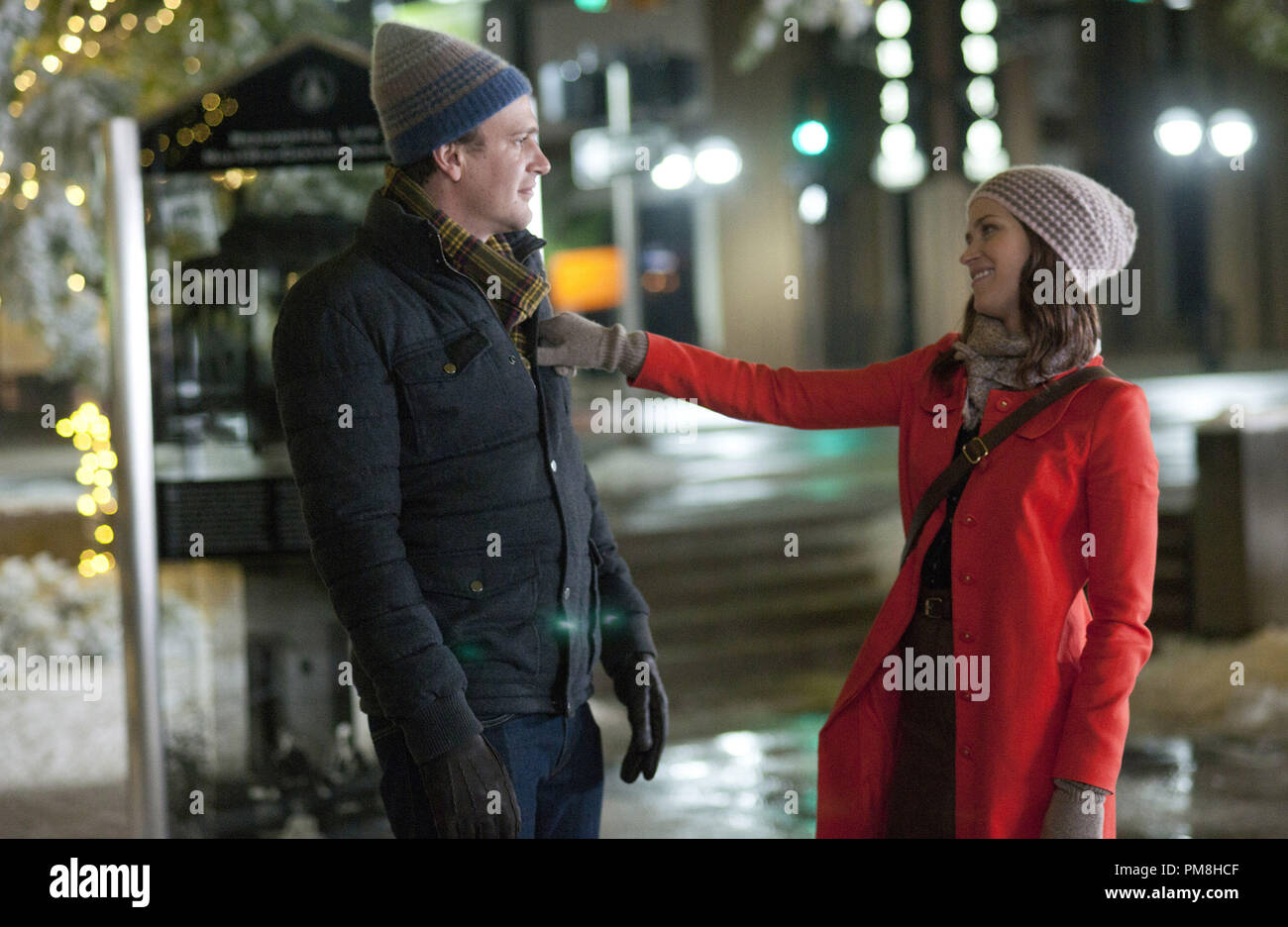 Tom (Jason Segel) et violet (EMILY BLUNT) continuent de s'est déclenché sur la longue marche vers l'autel dans le Plan quinquennal de l'engagement, la nouvelle comédie irrévérencieuse qui reteams le directeur et écrivain/star de Forgetting Sarah Marshall. Banque D'Images
