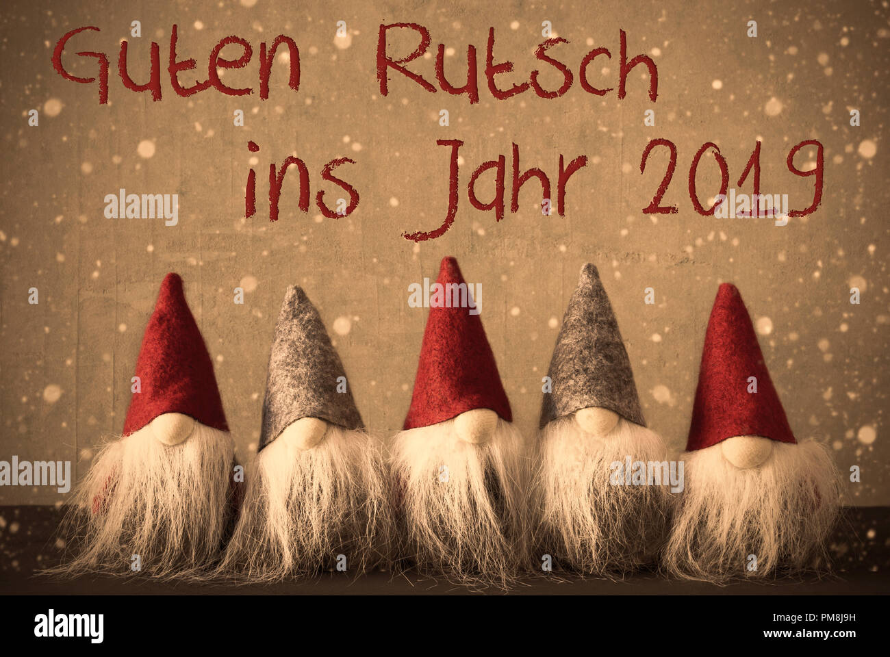 Avec l'Allemand Guten Rutsch Gnomes Ins Jarh signifie Bonne année 2019. Arrière-plan avec des flocons et filtre avec style rétro. Banque D'Images