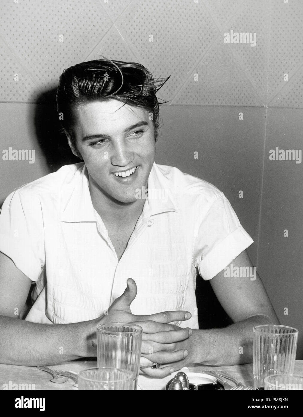 (Archivage classique du cinéma - Rétrospective) Elvis Presley Elvis Presley, vers 1956. Référence #  31616 Fichier 057THA Banque D'Images