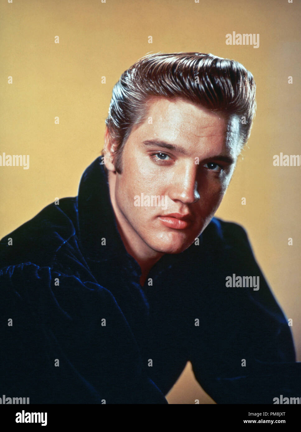 (Archivage classique du cinéma - Rétrospective) Elvis Presley Elvis Presley, vers 1956. Référence #  31616 Fichier 059THA Banque D'Images