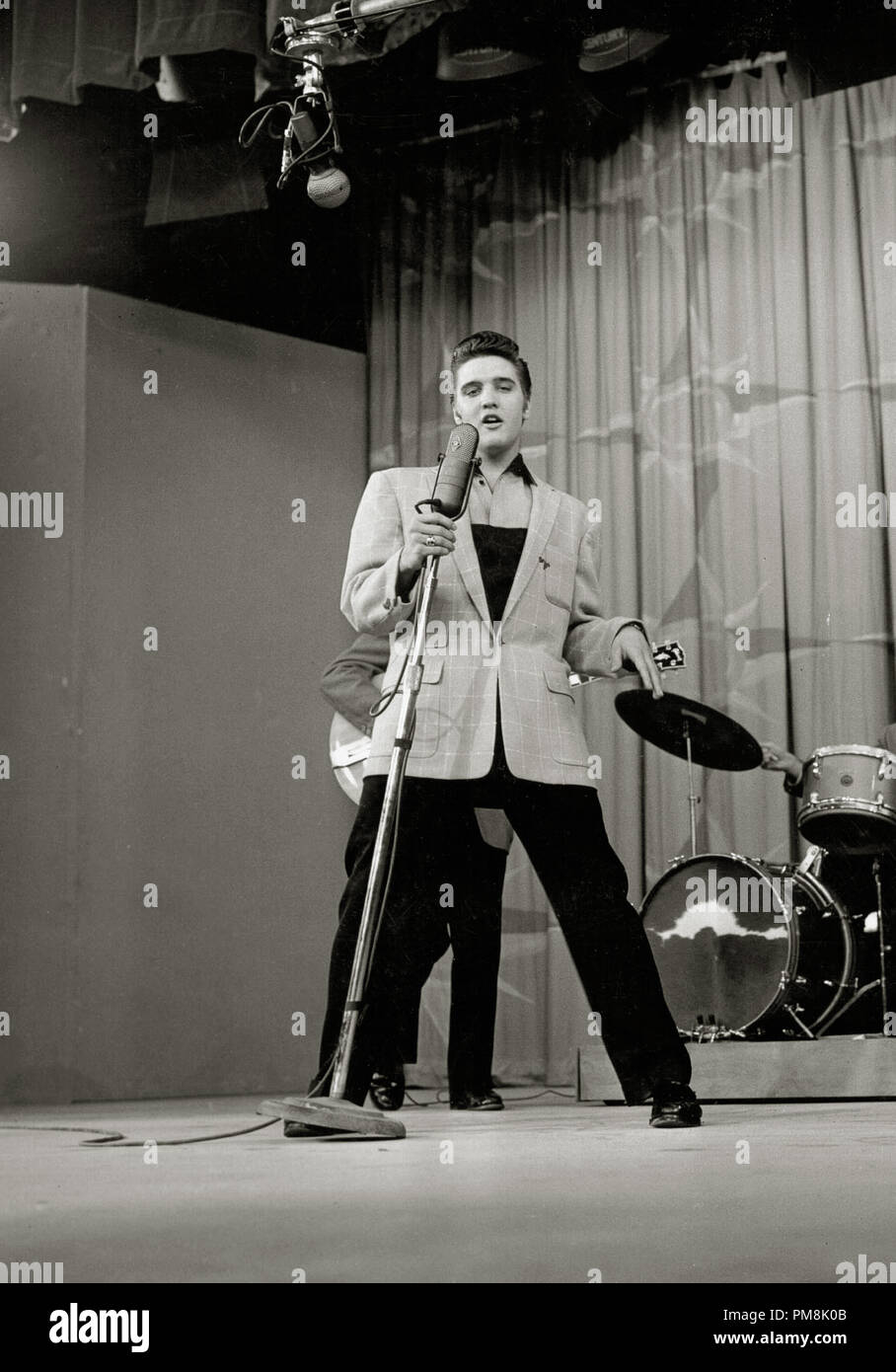 (Archivage classique du cinéma - Rétrospective) Elvis Presley Elvis Presley, vers 1956. Référence #  31616 Fichier 080THA Banque D'Images