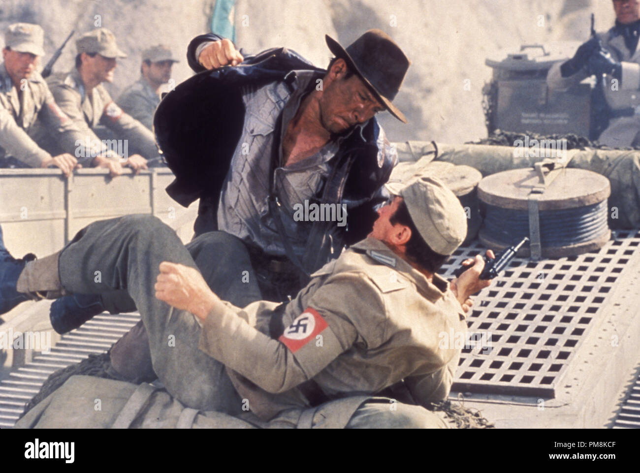 Photo du film ou encore la publicité de "Indiana Jones et la Dernière Croisade" Harrison Ford © 1989 Lucasfilm Tous Droits Réservés #  de référence fichier 31623100THA pour un usage éditorial uniquement Banque D'Images