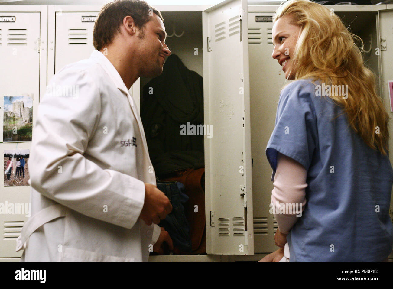 Publicité studio toujours de 'Grey's Anatomy' (saison 2 épisode Nom : Hier) Justin Chambers, Katherine Heigl 2006 Crédit photo : Scott Garfield Banque D'Images