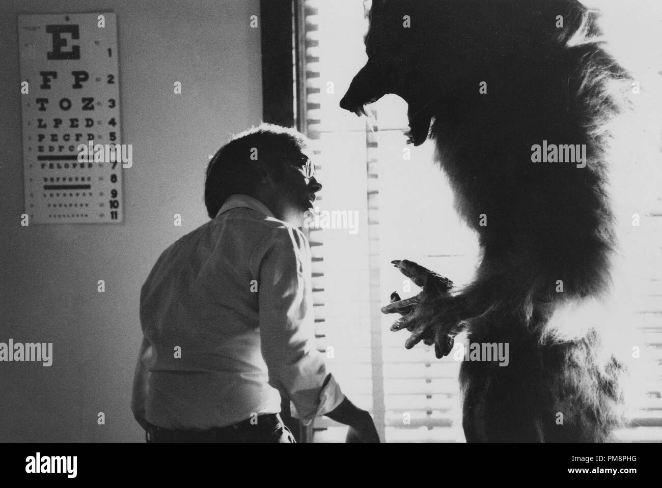 Publicité studio de toujours "le Directeur des hurlements Joe Dante, Robert Picardo © 1981 Avco Embassy All Rights Reserved Référence #  31713035THA pour un usage éditorial uniquement Banque D'Images