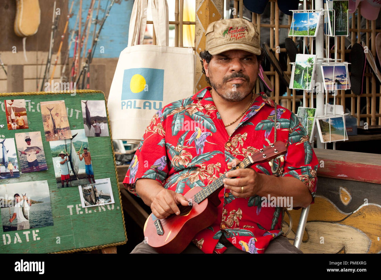 LUIS GUZMAN comme Gabato à New Line Cinéma aventure familiale Voyage 2 : L'île mystérieuse, un Warner Bros Pictures version. Banque D'Images