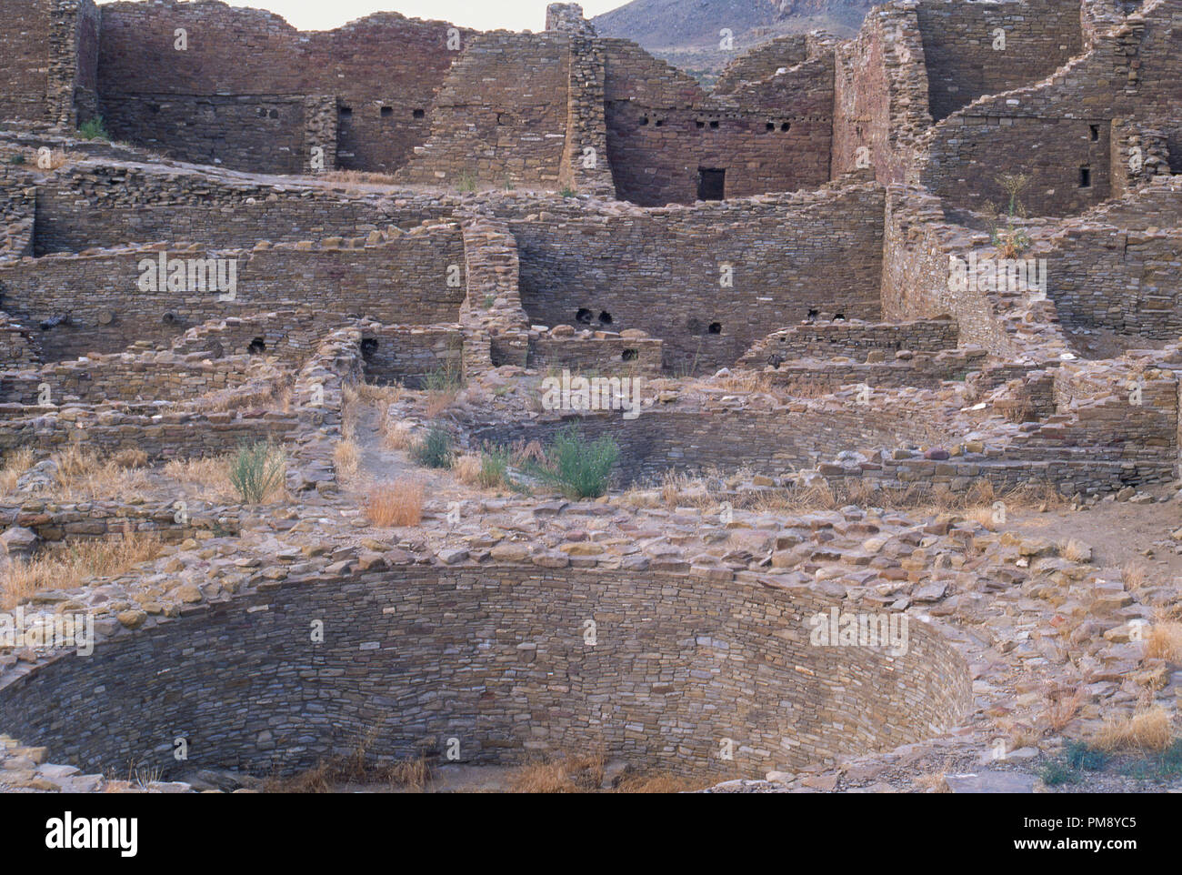 Kiva Anasazi ruines à Pueblo del Arroyo, Chaco Canyon, Nouveau Mexique. Photographie Banque D'Images