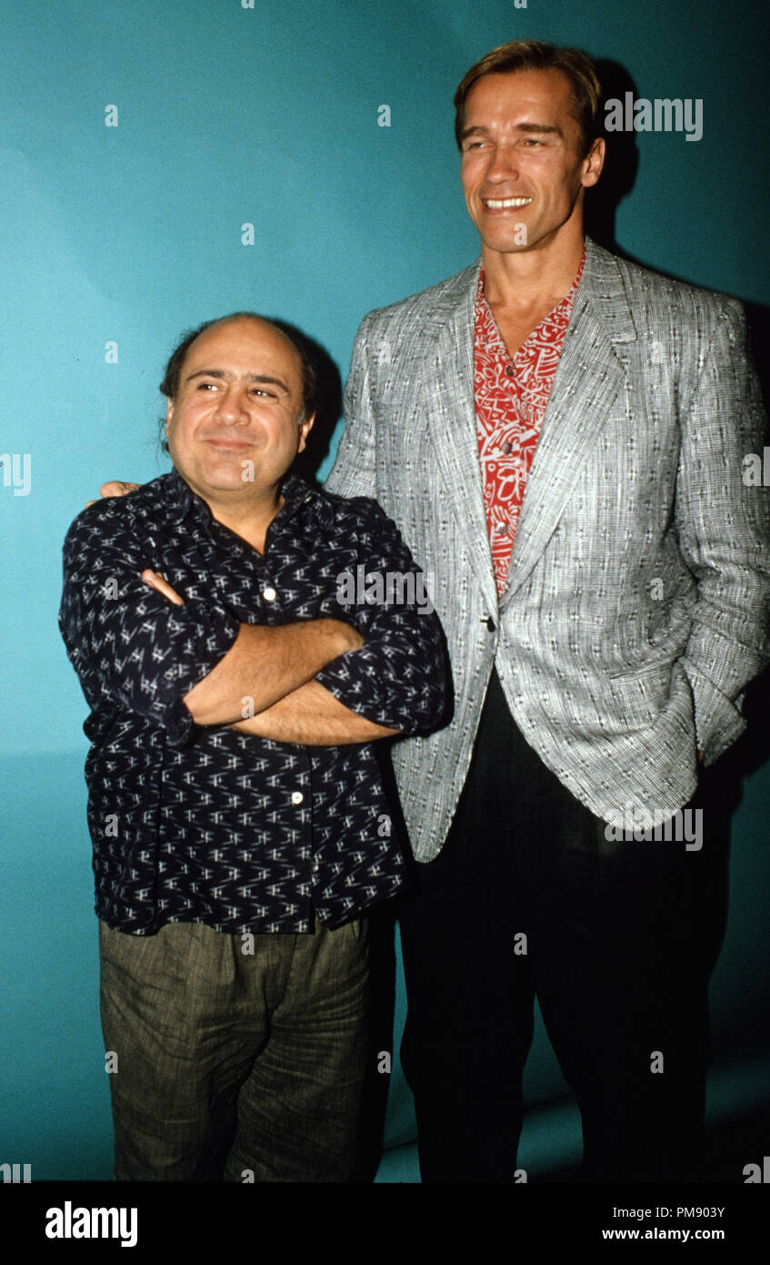 Arnold Schwarzenegger et Danny DeVito à 'Twins' conférence de presse 1988 © CCR /Le Hollywood Archive - Tous droits réservés référence #  31515 567 Banque D'Images