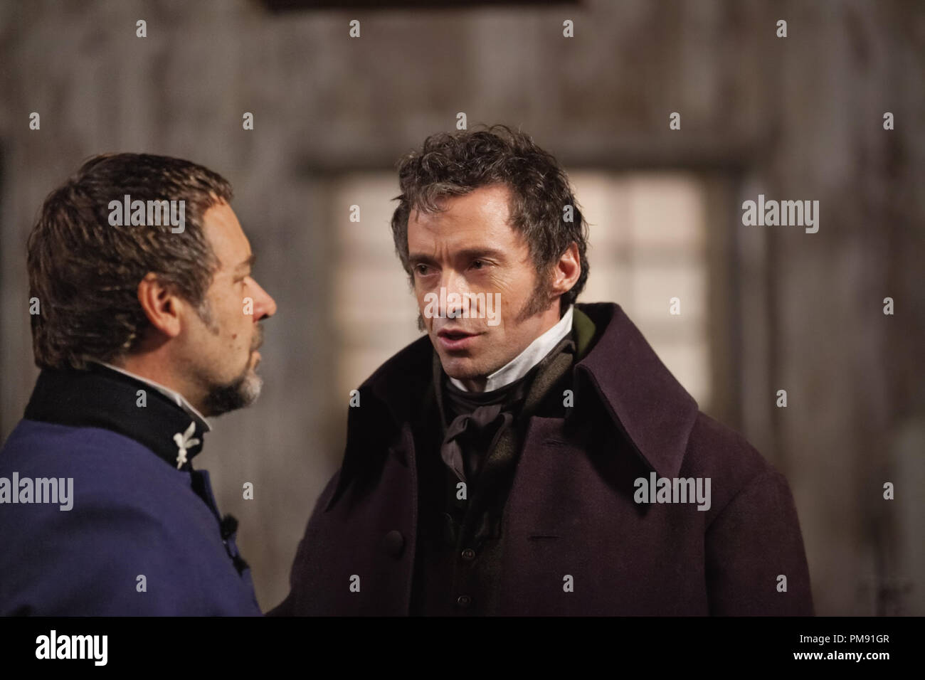 (L à R) lauréat de l'Oscar® Russell Crowe que Javert et Hugh Jackman en Jean Valjean dans "Les Misérables" 2012 Banque D'Images