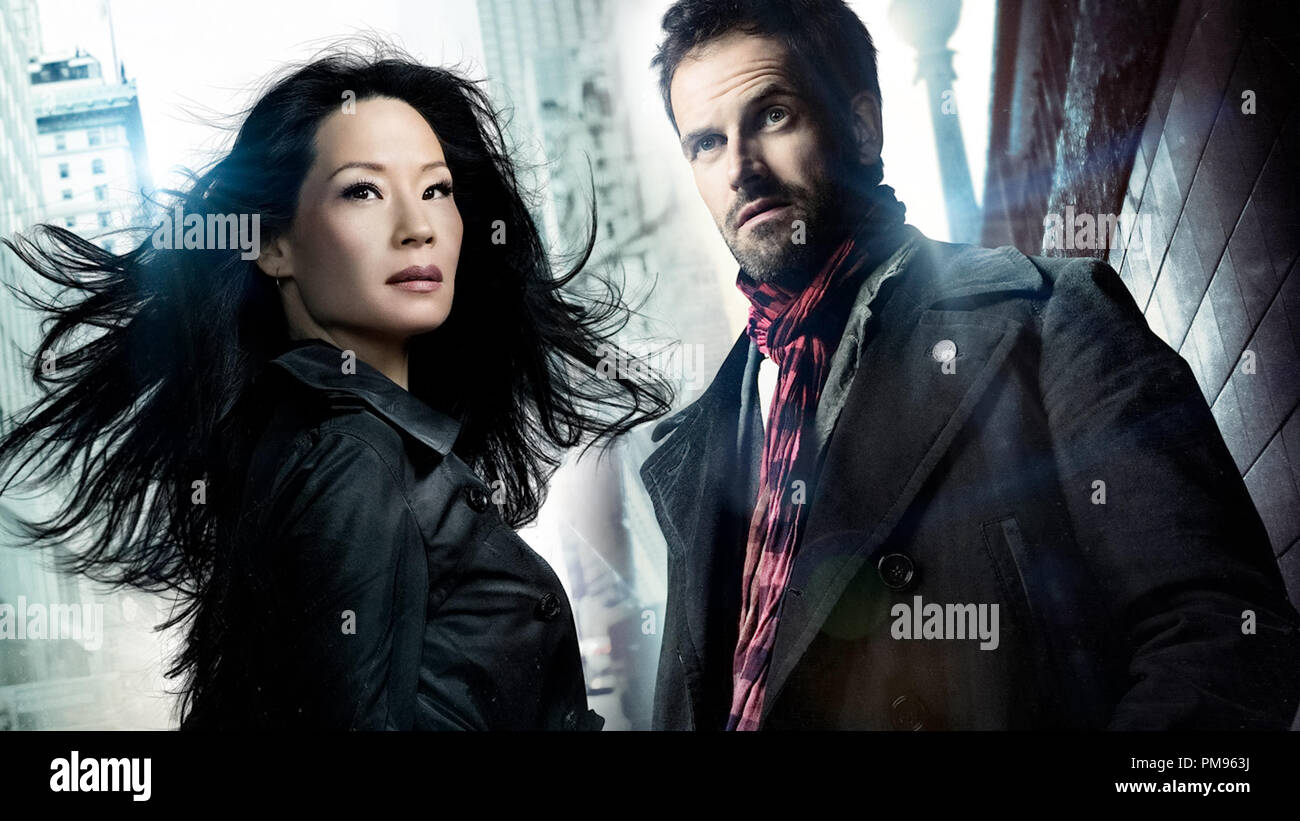 Lucy Liu et Jonny Lee Miller de la série TV ELEMENTARY Photo Stock - Alamy