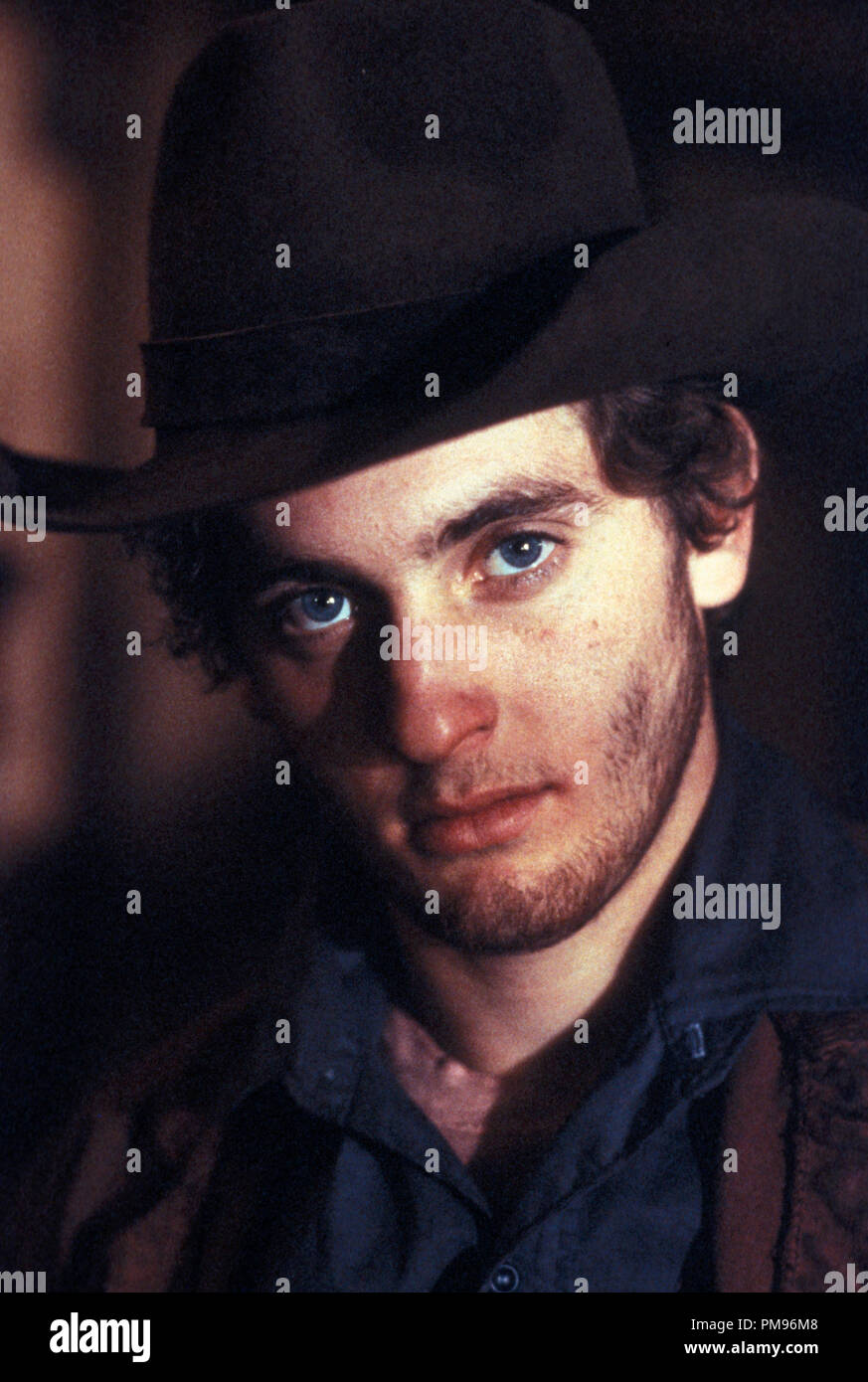 Publicité studio de 'Toujours Pale Rider' Chris Penn © 1985 Warner Tous Droits Réservés #  de référence fichier 31703156THA pour un usage éditorial uniquement Banque D'Images