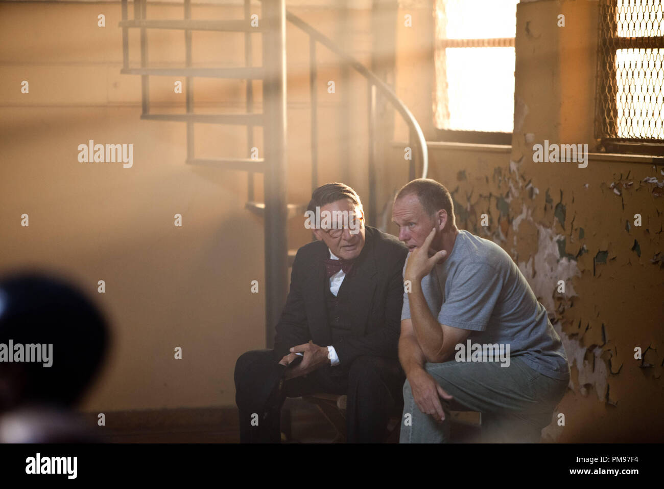 (L-r) HARRISON FORD et directeur général BRIAN HELGELAND sur l'ensemble de Warner Bros Pictures et Legendary Pictures, le théâtre "42", un communiqué de Warner Bros Pictures. Banque D'Images