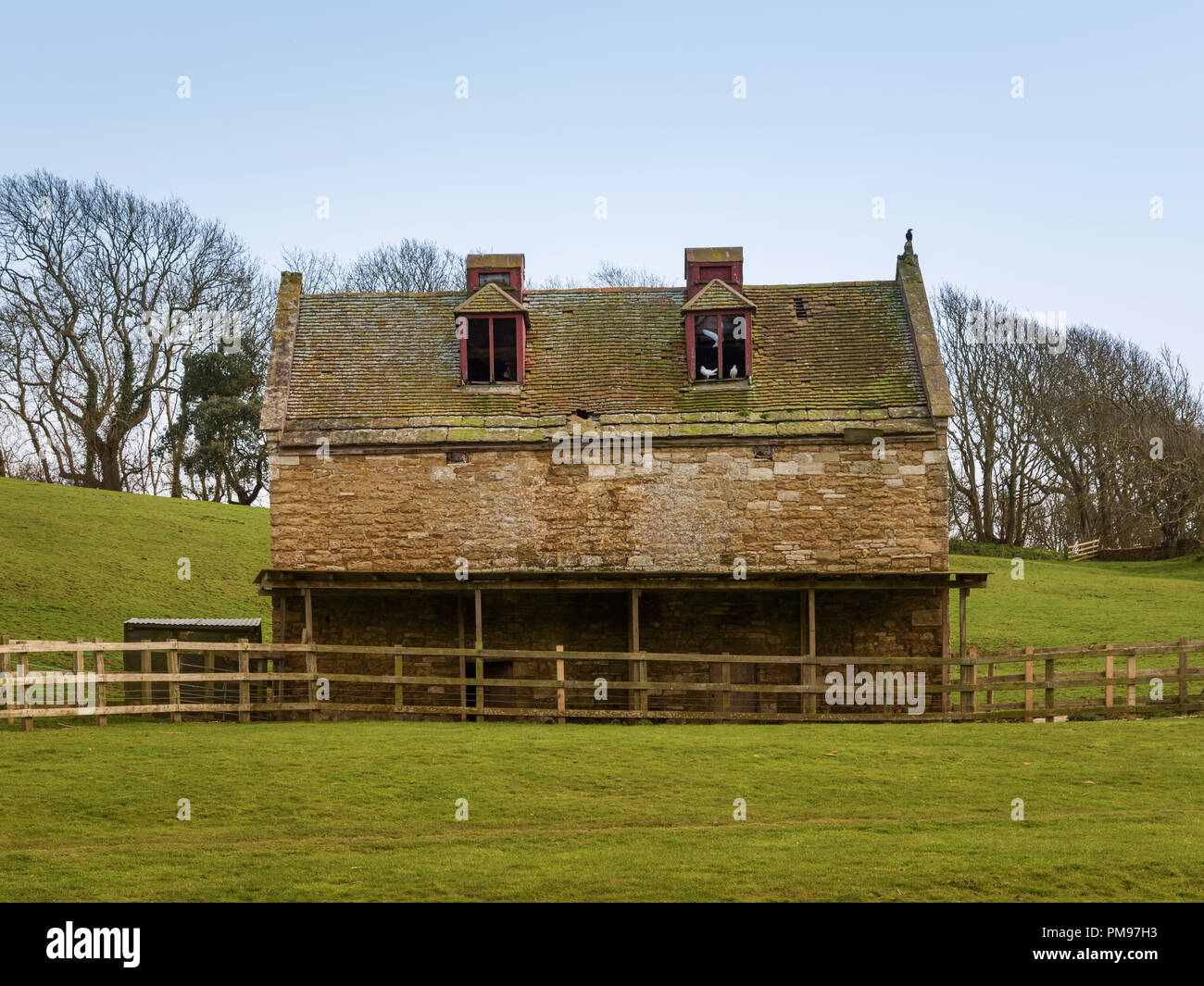 Vieux bâtiment abandonné dans la campagne, Dorset, UK Banque D'Images