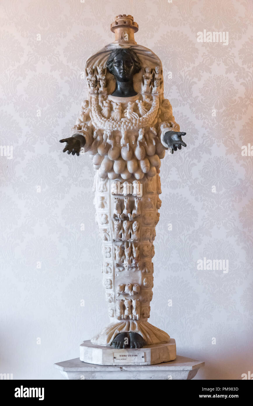 Artémis d'Ephèse Statue, Musées du Capitole, Rome, Italie Banque D'Images