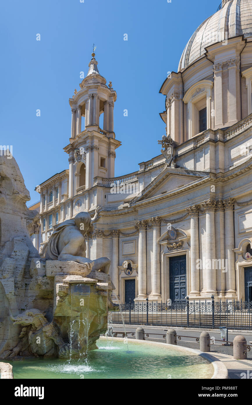 Sant'Agnese in Agone & Fontana dei Quattro Fiumi, Piazza Navona, Rome, Italie Banque D'Images