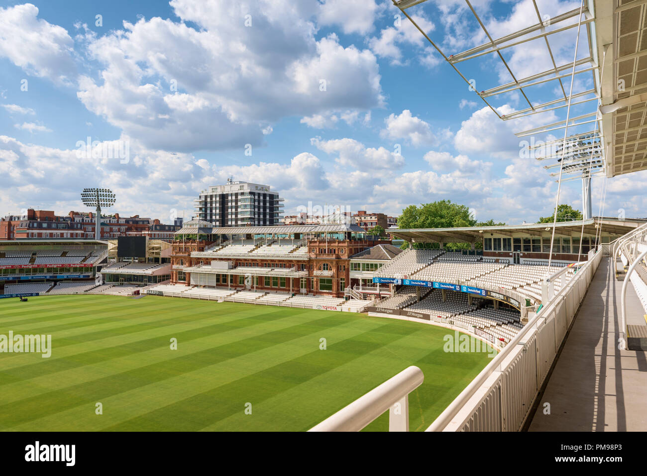 Pavillon de l'époque victorienne, le Lords Cricket Ground, London, UK Banque D'Images