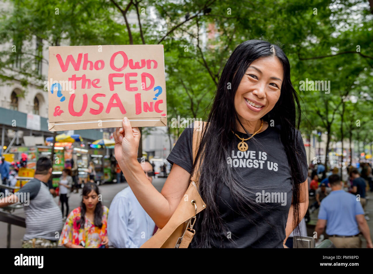 New York, États-Unis. 17 Sep, 2018. Réunis des militants le 17 septembre 2018 au centre-ville de Manhattan pour 7e année célébration de Occupy Wall Street's influence sur la politique actuelle et l'activisme des groupes différents dans toute la ville, d'état et de la nation, avec une conférence de presse à 11h sur les marches de Zuccotti Park. Crédit : Erik McGregor/Pacific Press/Alamy Live News Banque D'Images