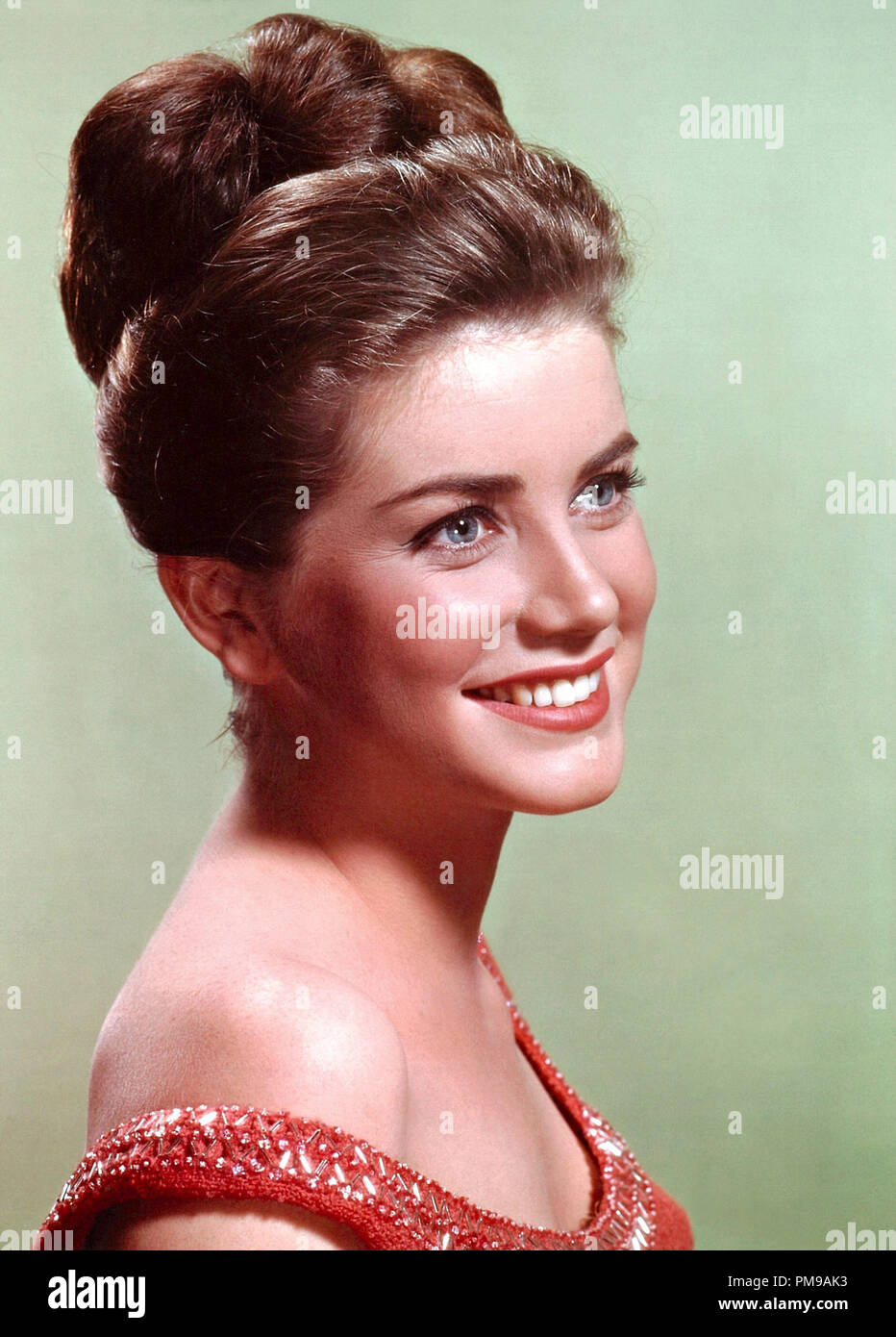 Dolores Hart, vers 1957 référence #  31955_089THA Banque D'Images