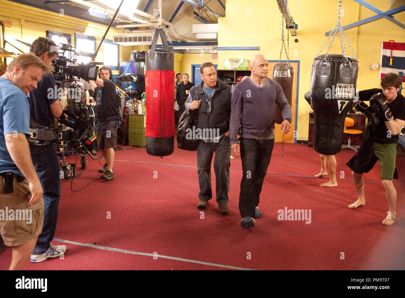 Kevin James et Bas Rutten sur place au niveau de la marque de sport ...