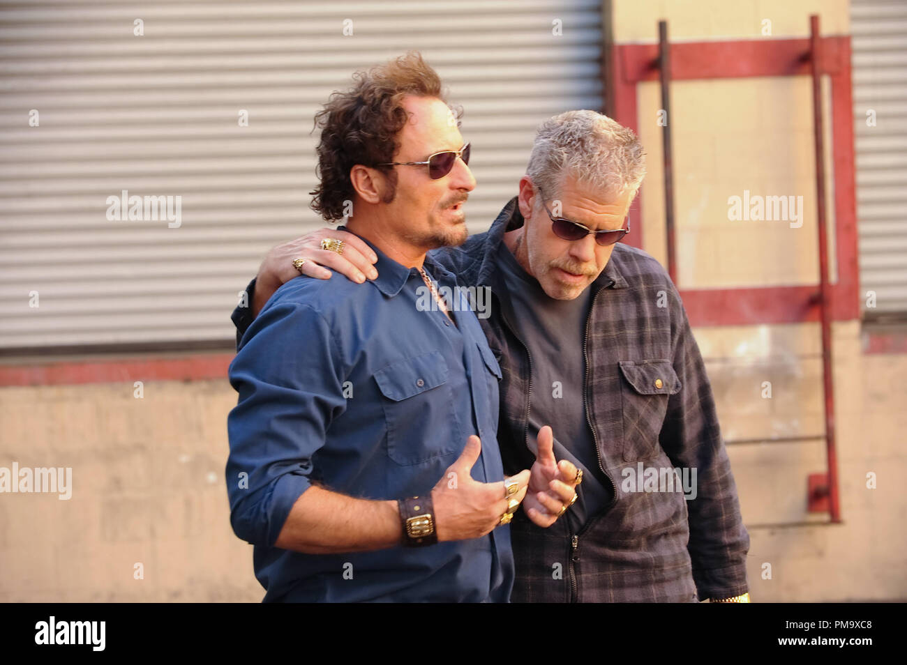 SONS OF ANARCHY : Kim Coates et Ron Pearlman. Crédit photo : Prashant Gupta/ FX. Banque D'Images