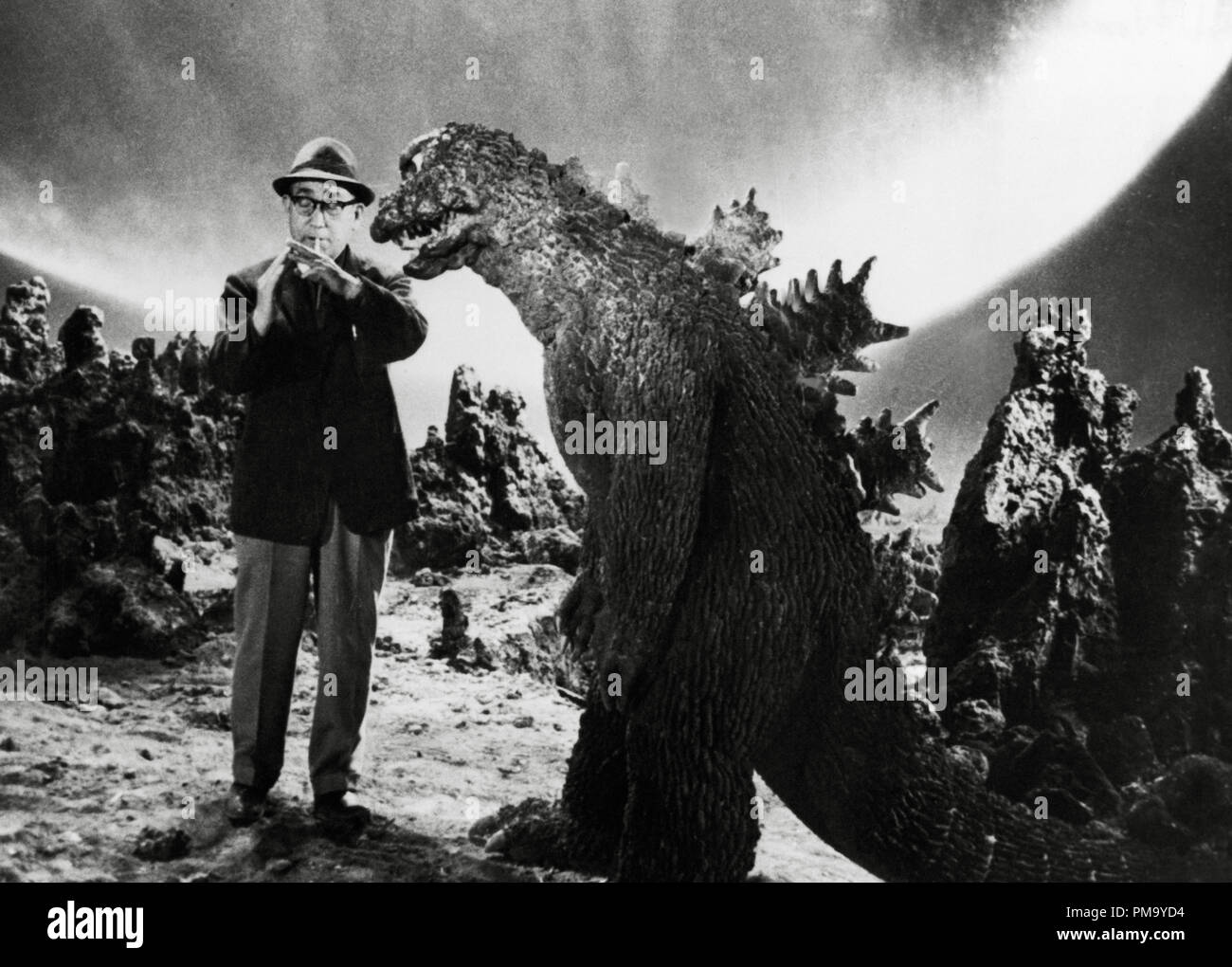 Publicité studio encore : 'Godzilla, Roi des monstres!' Réalisateur Ishiro Honda 1956 TRANS World sort Corp. Référence du fichier : 31780 080THA Banque D'Images