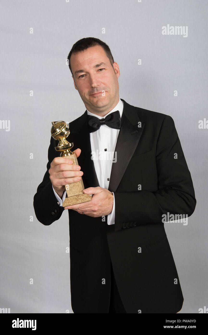 Pour le MEILLEUR FILM d'animation, le Golden Globe est décerné à "brave", produit par Walt Disney Pictures, Pixar Animation Studios, Walt Disney Pictures. Mark Andrews pose avec le prix en coulisses dans la salle de presse à la 70e assemblée annuelle Golden Globe Awards au Beverly Hilton de Los Angeles, CA le dimanche, Janvier 13, 2013. Banque D'Images