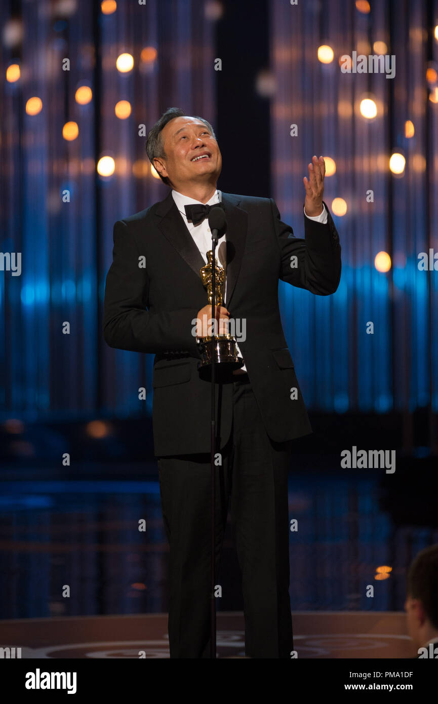 L'Oscar® va à Ang Lee pour les réalisations dans la direction de "Life of Pi" au cours de l'ABC de la télédiffusion en direct® Dolby Theatre de l'Oscar® à Hollywood, CA, Dimanche, Février 24, 2013. Banque D'Images