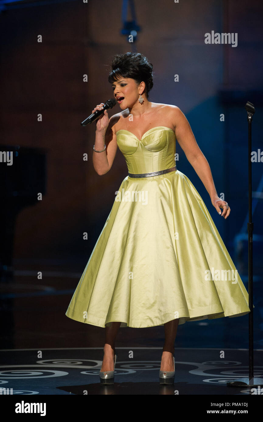 Norah Jones effectue au cours de l'émission de télévision ABC en direct des Oscars® à partir de la technologie Dolby® Theatre à Hollywood, CA, Dimanche, Février 24, 2013. Banque D'Images