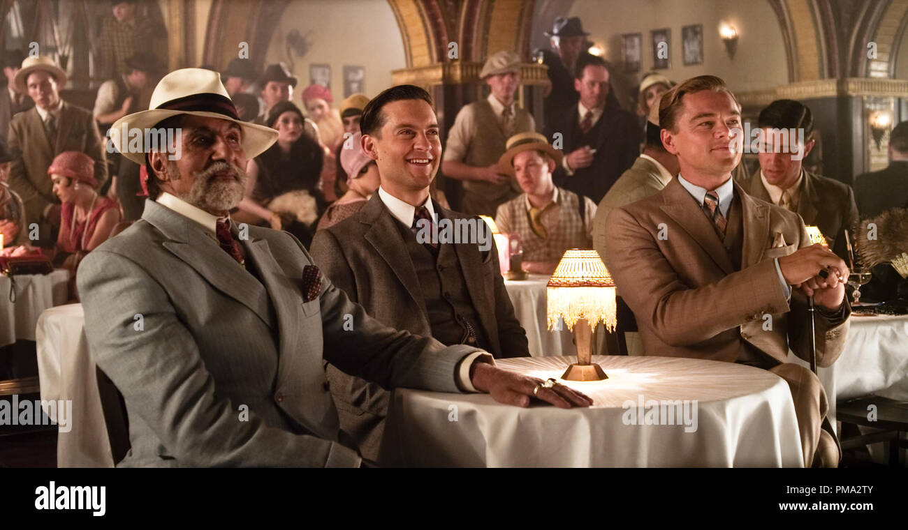 Tobey Maguire stars comme Nick Carraway et Leonardo DiCaprio étoiles comme Jay Gatsby de Warner Bros Pictures, Gatsby le Magnifique (2013) Banque D'Images