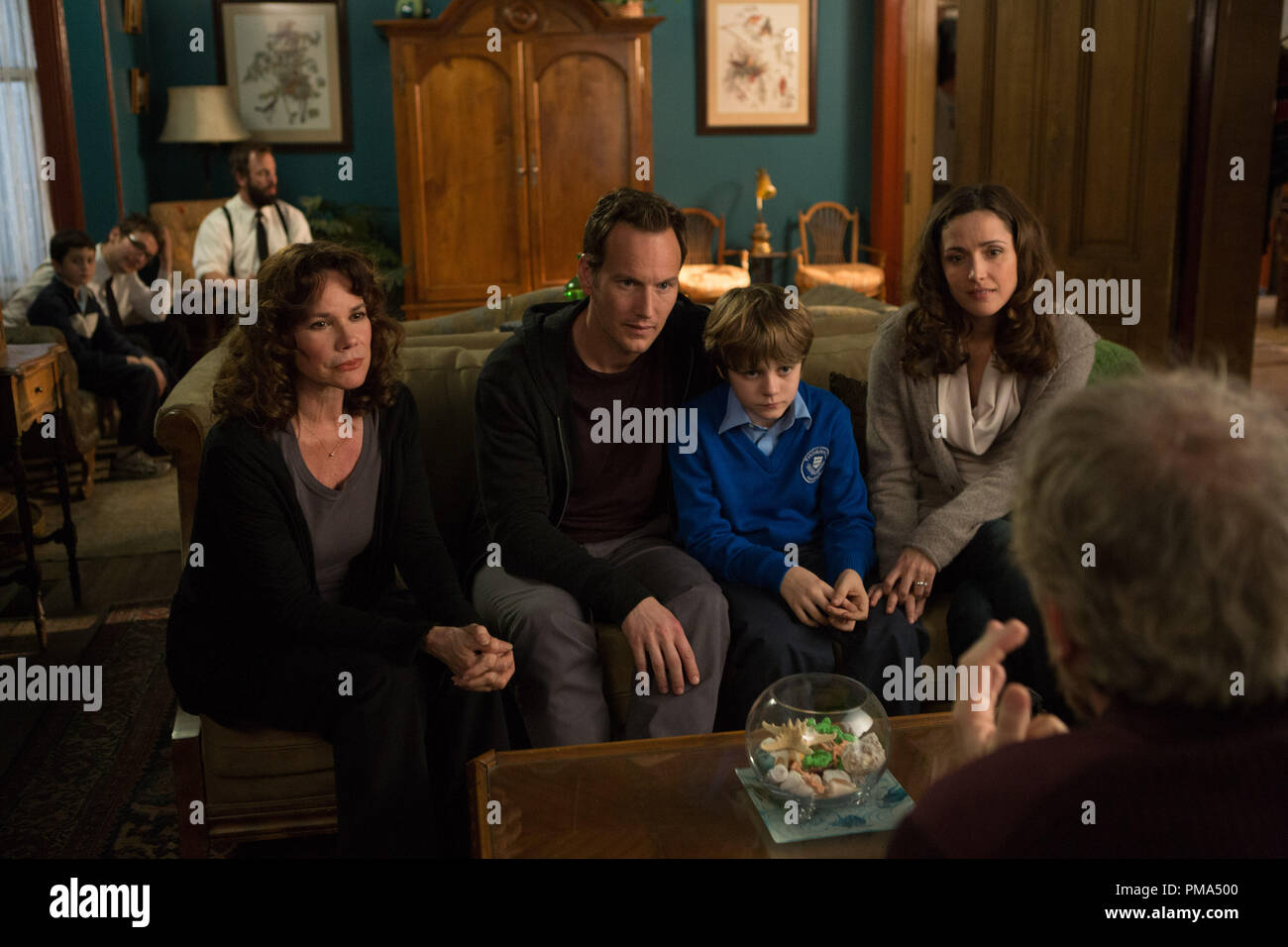 La famille Lambert, joué par Barbara Hershey, Patrick Wilson, Ty Simpkins et Rose Byrne, retour à James Wan insidieux : CHAPTER 2 Banque D'Images