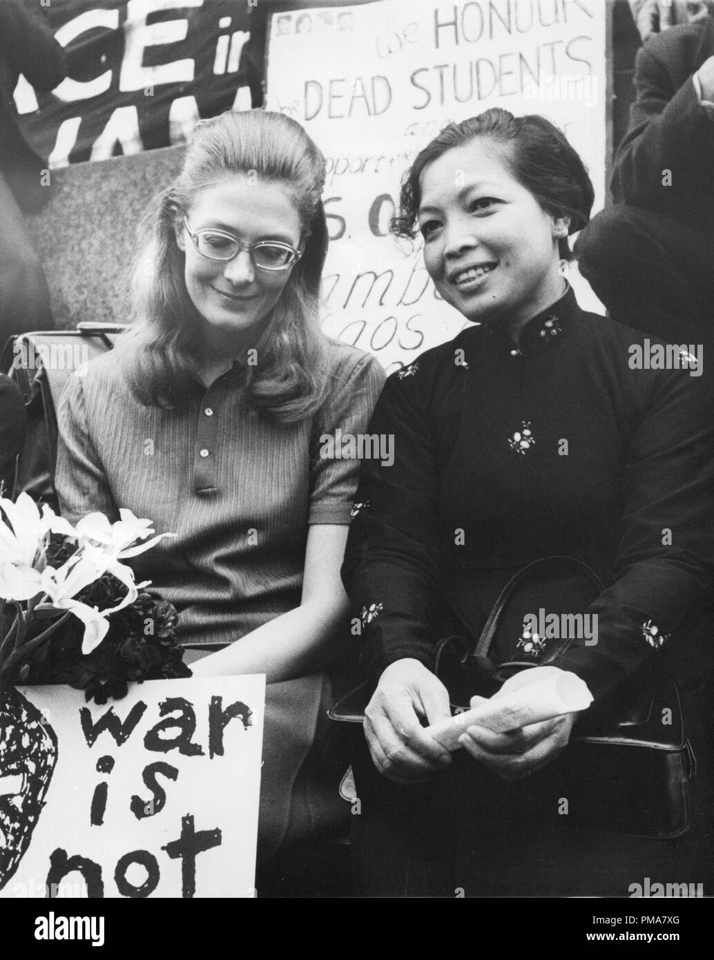 Vanessa Redgrave et Linh Qui lors d'une démonstration, mars 1970 © CCR /Le Hollywood Archive - Tous droits réservés référence #  32263 862THA Banque D'Images Vanessa Redgrave et Linh Qui lors d'une démonstration, mars 1970 © CCR /Le Hollywood Archive - Tous droits réservés référence #  32263 862THA Banque D'Images