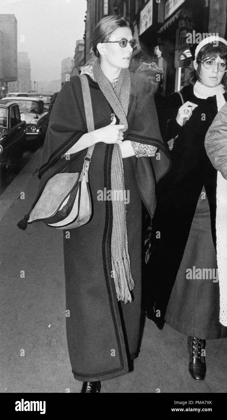 Vanessa Redgrave arrive à une réunion de l'union du show business, 1971 © CCR /Le Hollywood Archive - Tous droits réservés référence #  32263 865THA Banque D'Images Vanessa Redgrave arrive à une réunion de l'union du show business, 1971 © CCR /Le Hollywood Archive - Tous droits réservés référence #  32263 865THA Banque D'Images