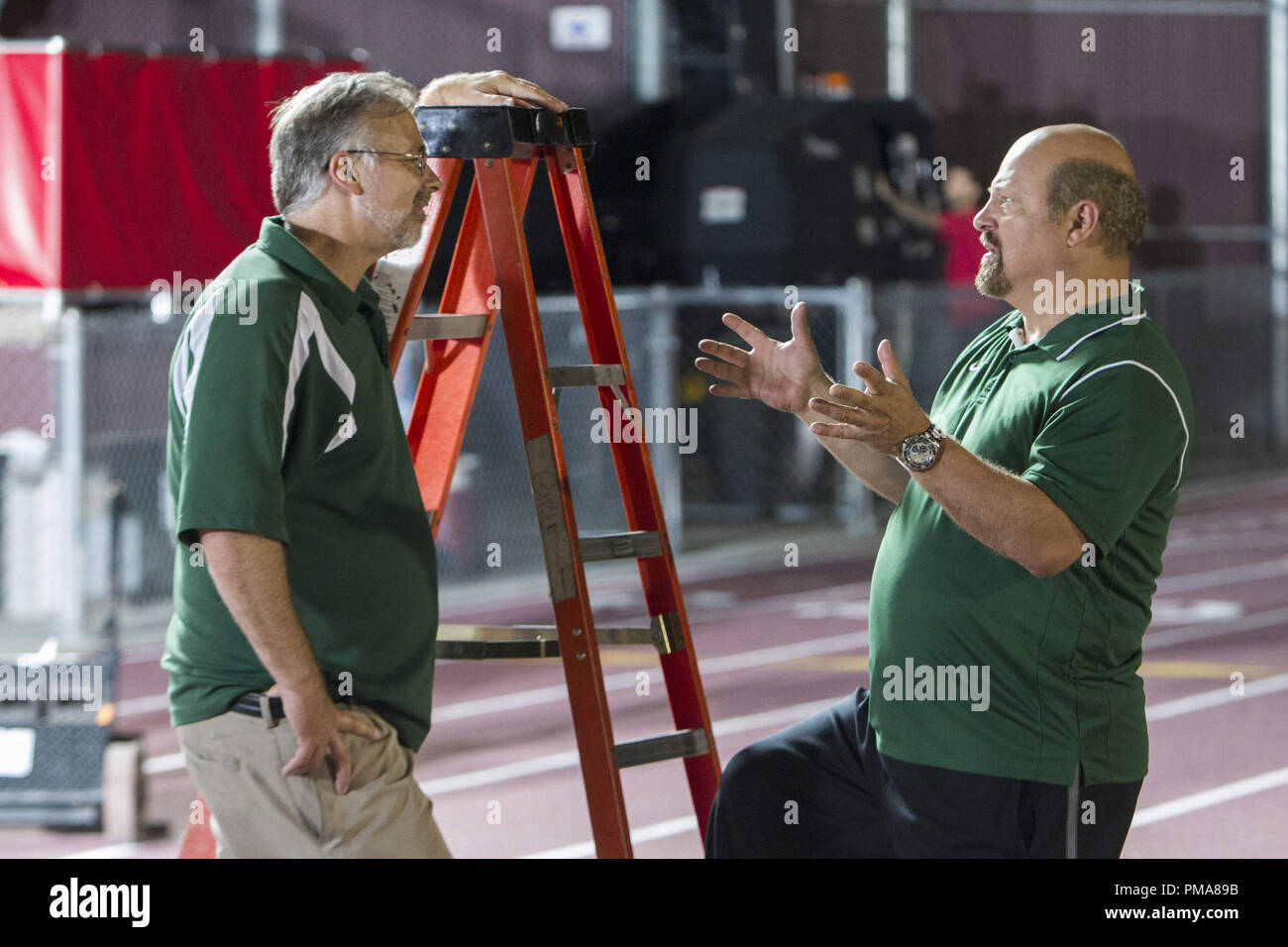 L'entraîneur adjoint Terry Eidson (à gauche) et Michael Chiklis sur l'ensemble de TriStar Pictures' LORSQUE LE JEU SE TIENT DROIT. Banque D'Images