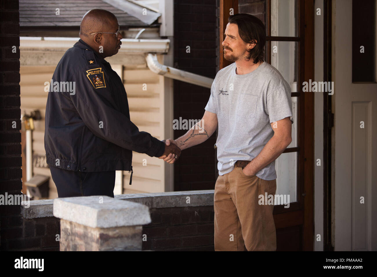 (De gauche à droite.) Forest Whitaker et Christian Bale dans la relativité star Media est hors de la Fournaise. Crédit photo : Kerry Hayes © 2013 Support de la relativité. Banque D'Images