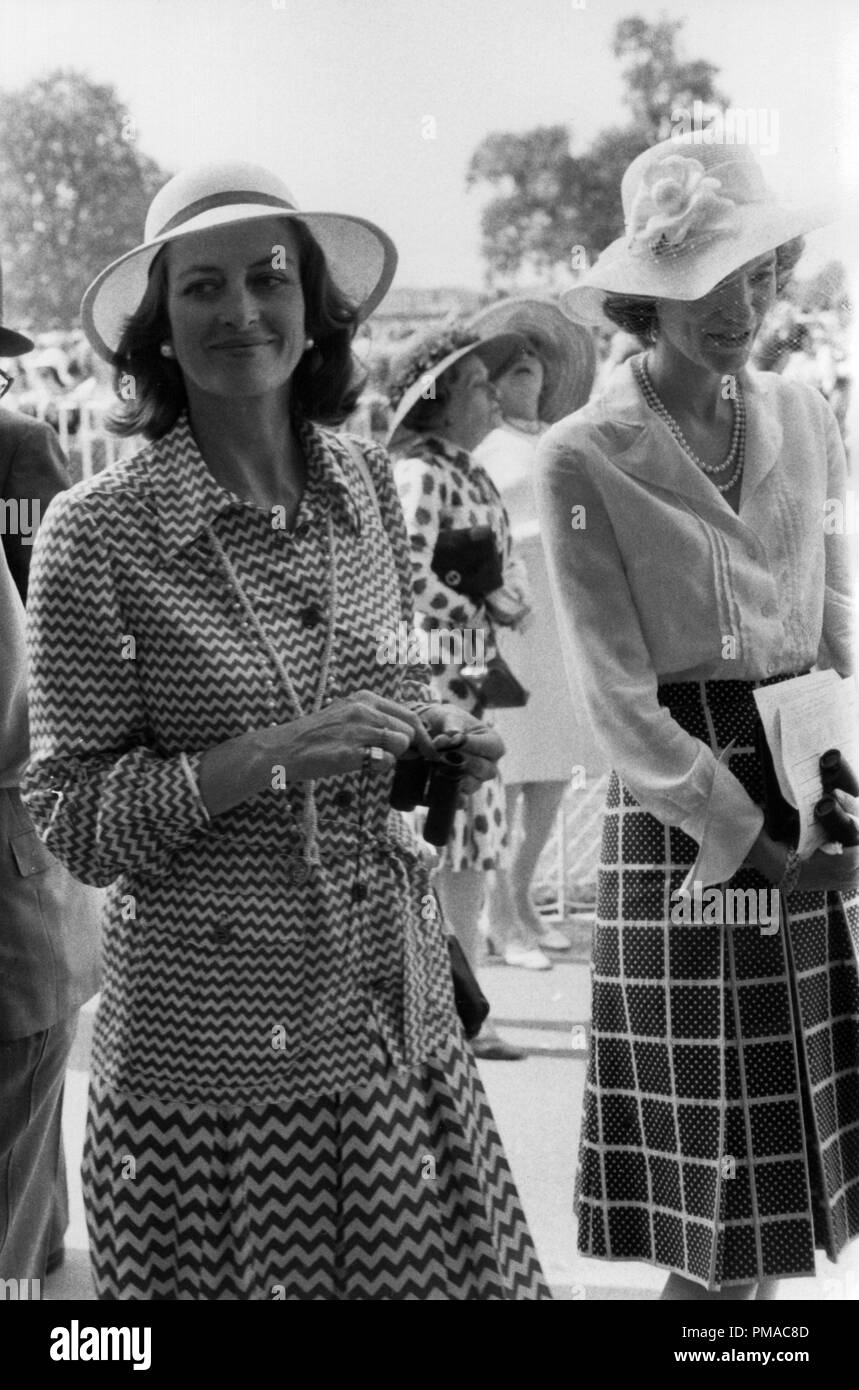 L'actrice française Capucine à Chantilly, France 1974 © CCR /Le Hollywood Archive - Tous droits réservés référence #  32368 053THA Banque D'Images