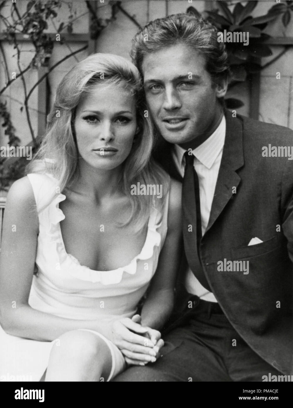 Qui Est Le Mari De Ursula Andress Ursula Andress et sa co-star du film, 'elle', John Richardson, 1964 © CCR  /Le Hollywood Archive - Tous droits réservés référence # 32368 293THA Photo  Stock - Alamy